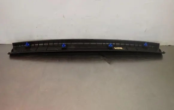 Hyundai i30 Tailgate trim 