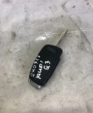 Audi Q3 F3 Ignition key/card 81a837220d