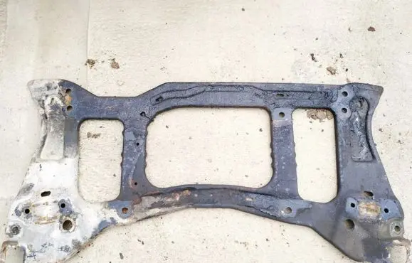 Chrysler Voyager Engine mounting bracket