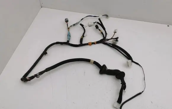 Lexus IS 220D-250-350 Front door wiring loom 8215253150F