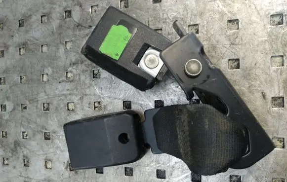 Renault Laguna II Middle seatbelt buckle (rear) 