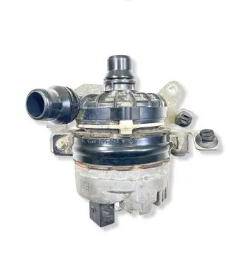Mercedes-Benz C W205 Water pump A2535010920