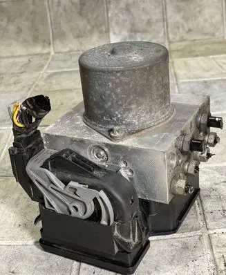 Ford Mondeo MK IV ABS Pump 8G912C405AB