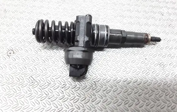 Skoda Octavia Mk2 (1Z) Fuel injector 0414720215 038130073AG