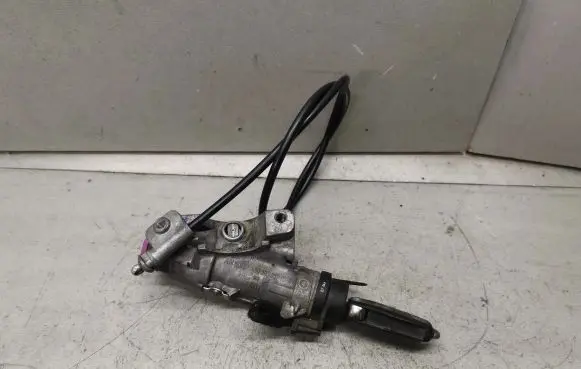 Volkswagen PASSAT B5.5 Ignition lock 4B0905851F
