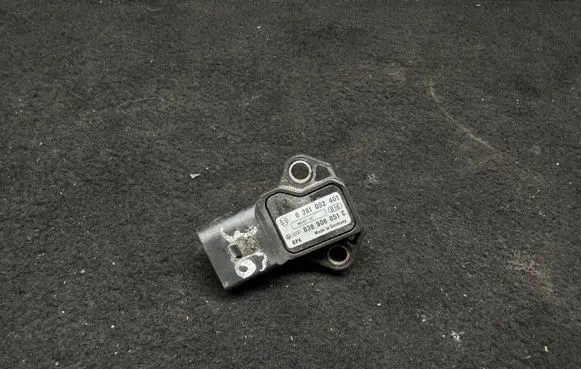 Audi A6 S6 C5 4B Air pressure sensor 038906051C