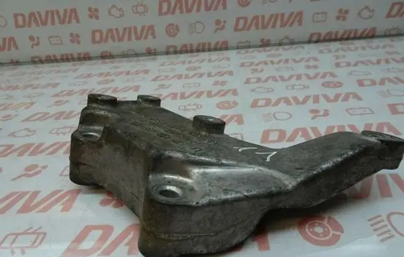 Mercedes-Benz E W212 Engine mounting bracket A6510940039