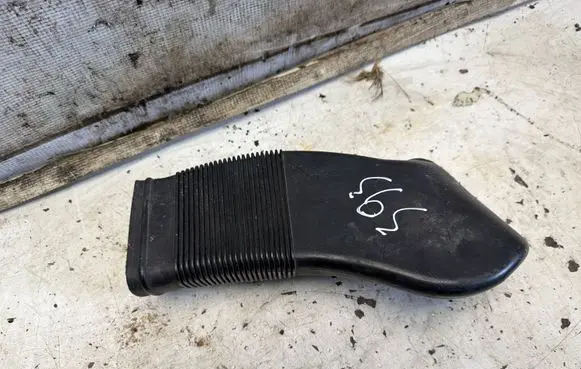 Audi A4 S4 B5 8D Air intake duct part 8D0129617E
