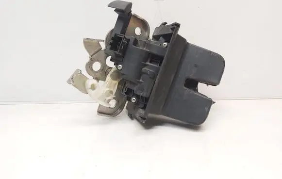 Skoda Superb B6 (3T) Tailgate/trunk/boot lock/catch/latch 8K9827505A