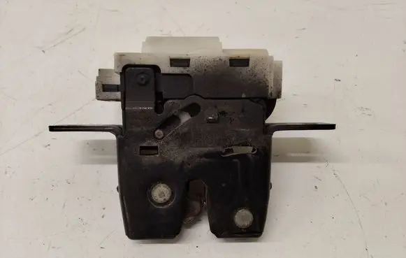 Renault Megane II Loading door lock 8200076240B