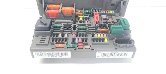 BMW 1 E81 E87 Fuse module 911944604 10688710