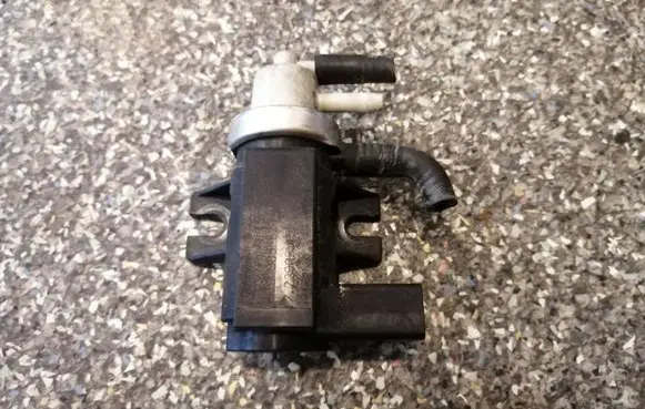 Volkswagen Multivan T5 Turbo solenoid valve 1J0906627B