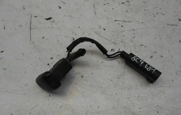 BMW 1 E81 E87 Windshield washer spray nozzle 7110851