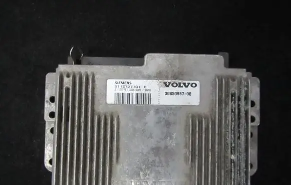 Volvo S40, V40 Engine control unit/module s113727101e 30850997-0b