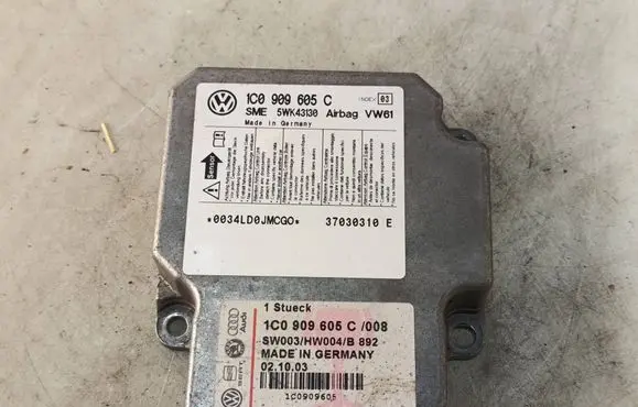 Volkswagen PASSAT B5.5 Airbag control unit/module 1C0909605C 1C0909605 BSW003HW004