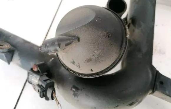Volkswagen Golf V Vacuum air tank 7M0129808 97VW9J442AA