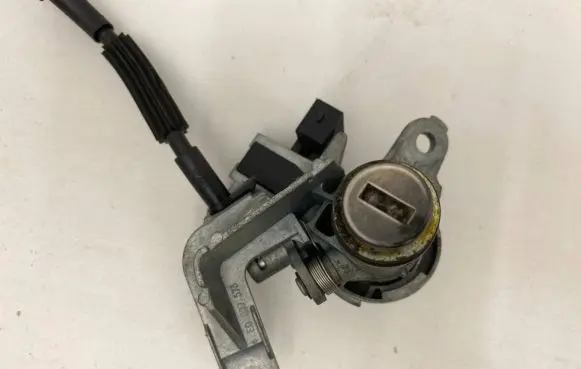 Audi A8 S8 D3 4E Tailgate/trunk/boot lock/catch/latch 4E0827573