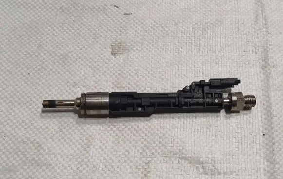 BMW X5 F15 Fuel injector 0261500260 PA6635GF