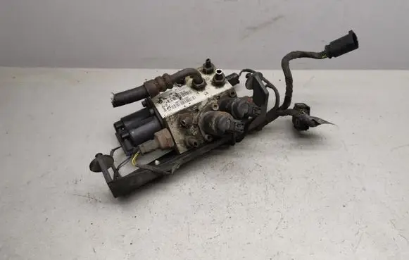 BMW 7 E65 E66 Active stabilizer control/valve assembly 6758704 VB675870408