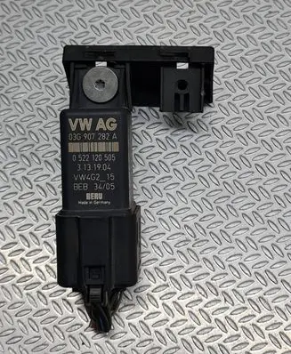 Volkswagen Touran I Glow plug pre-heat relay 03G907282A 3131904 0522120505