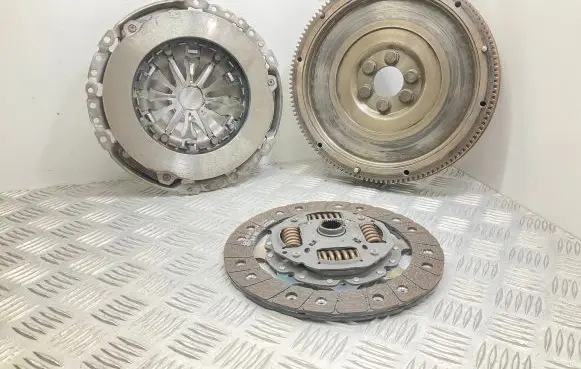 Skoda Octavia Mk3 (5E) Clutch set kit 123062510 323084510 04L105273