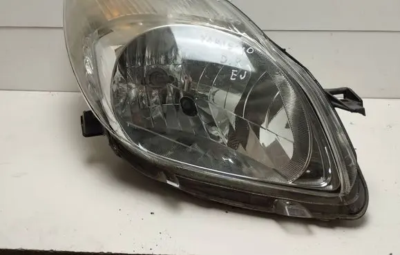 Toyota Yaris Headlight/headlamp 811100D350
