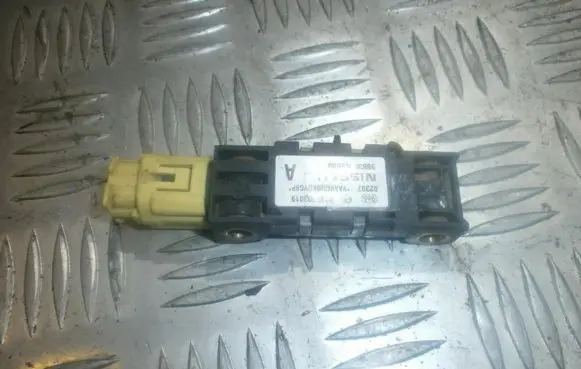 Nissan Primera Airbag deployment crash/impact sensor 0285003019