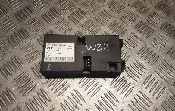 Mercedes-Benz E W211 Seat heating relay 2118203626 A2118203626