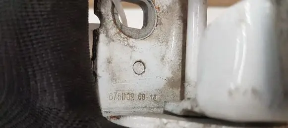 Citroen C5 Rear door lower hinge 675D0R