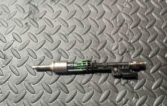 BMW 5 F10 F11 Fuel injector 13647597870 7597870