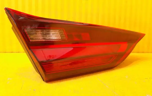 BMW 1 F40 Third/center stoplight 7450651