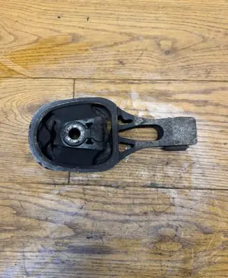 Gearbox mounting bracket
