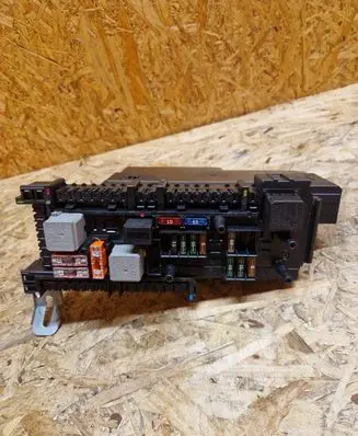 Mercedes-Benz E W212 Fuse module 5DK01102305 2129020008