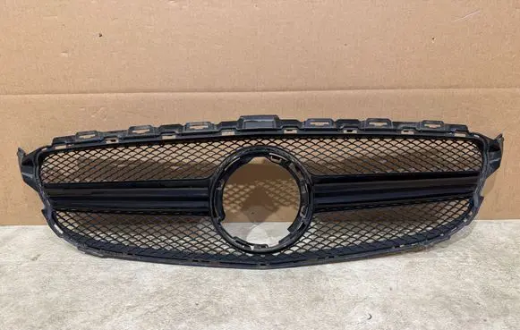 Mercedes-Benz C W205 Front bumper upper radiator grill