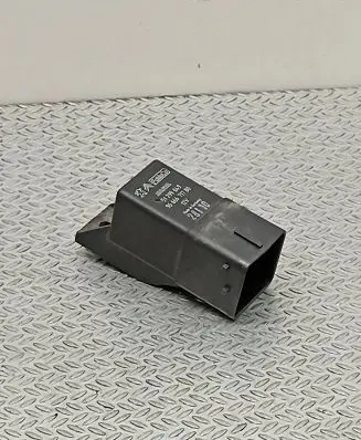 Ford C-MAX II Glow plug pre-heat relay 9666671780 51299049 28110