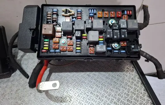 Opel Insignia A Fuse box set 13253551