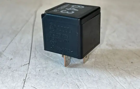 Audi A6 S6 C6 4F Other relay 8K0951253