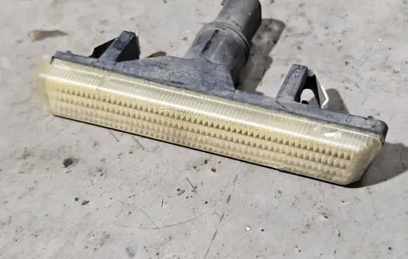 BMW 7 E38 Front fender indicator light 6900532
