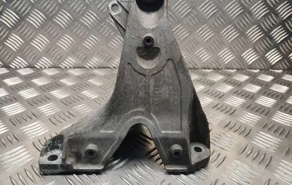 Audi A4 S4 B6 8E 8H Engine mounting bracket 8E0199308D