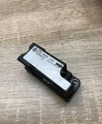 Volkswagen PASSAT B5 Airbag deployment crash/impact sensor IJ0909606N 14980207