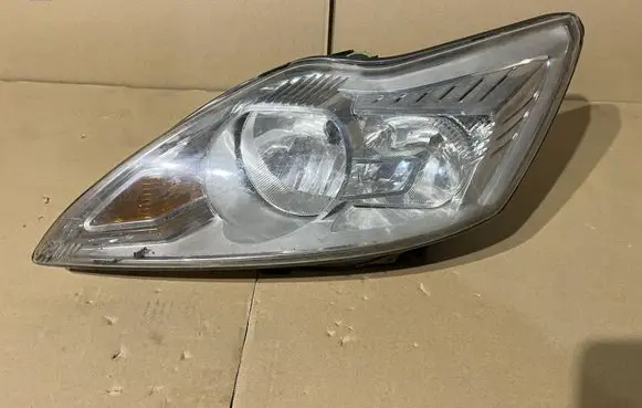Ford Focus Headlight/headlamp 8M51-13W030-AD