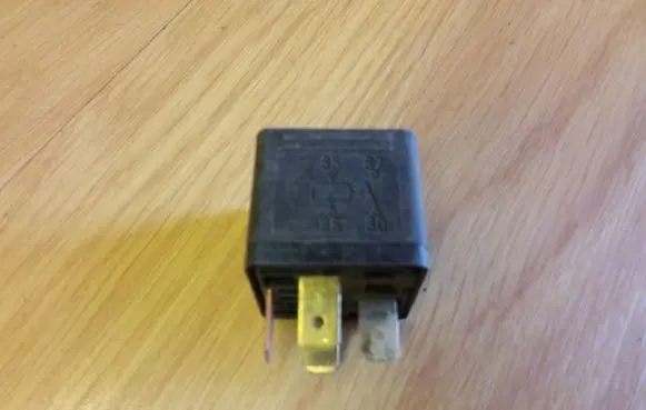 Audi A6 S6 C4 4A Other relay 431951253H