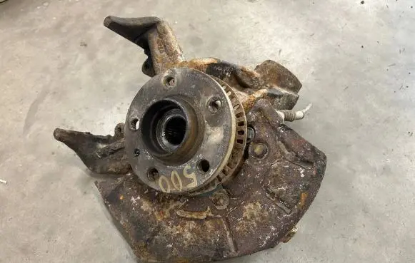 Volkswagen Golf IV Front wheel hub spindle knuckle