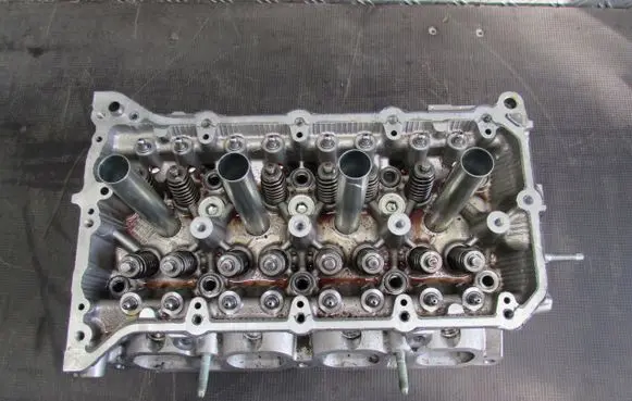 Toyota C-HR I Engine head 