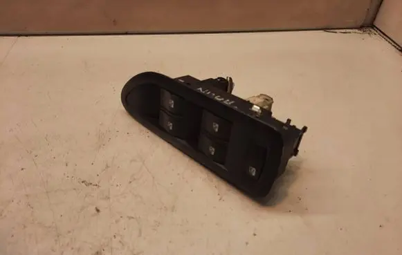 Renault Laguna II Electric window control switch 8200396435A