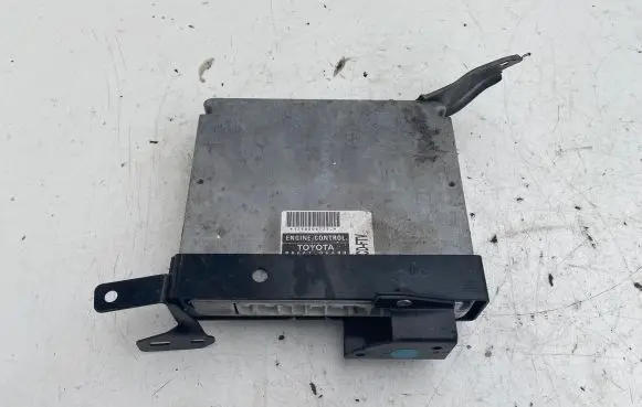 Toyota Avensis T250 Engine control unit/module 8966105690
