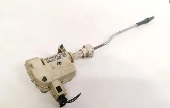 Volkswagen Golf V Central locking motor 1K6810773 0095N02285