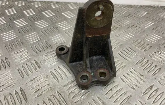 Hyundai Santa Fe Engine mounting bracket