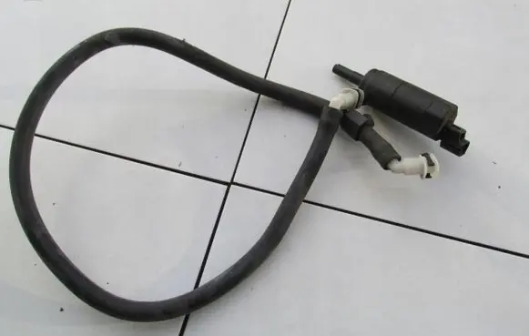 Ford Mondeo Mk III Windscreen/windshield washer pump 5W9313K082AA