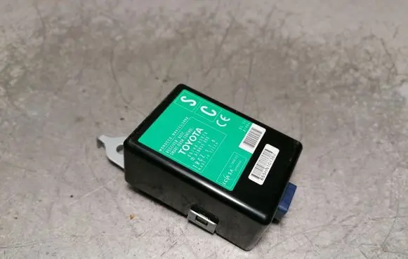 Toyota Avensis T270 Door control unit/module 8974005070